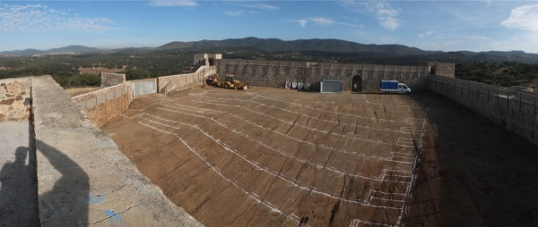 Patio del Castillo de El Real de la Jara. Visita de obra 01. Replanteo.